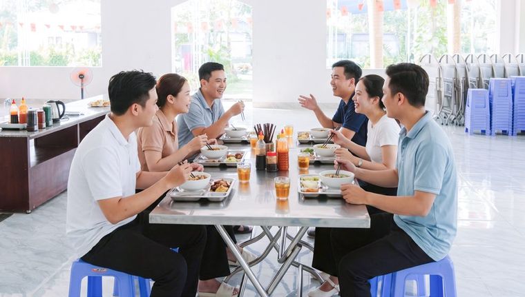 Nhà ăn và khu sinh hoạt chung